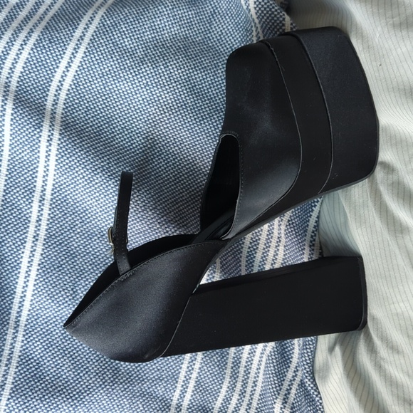 Black Gianni Bini Heels Size 8 - Picture 6 of 8